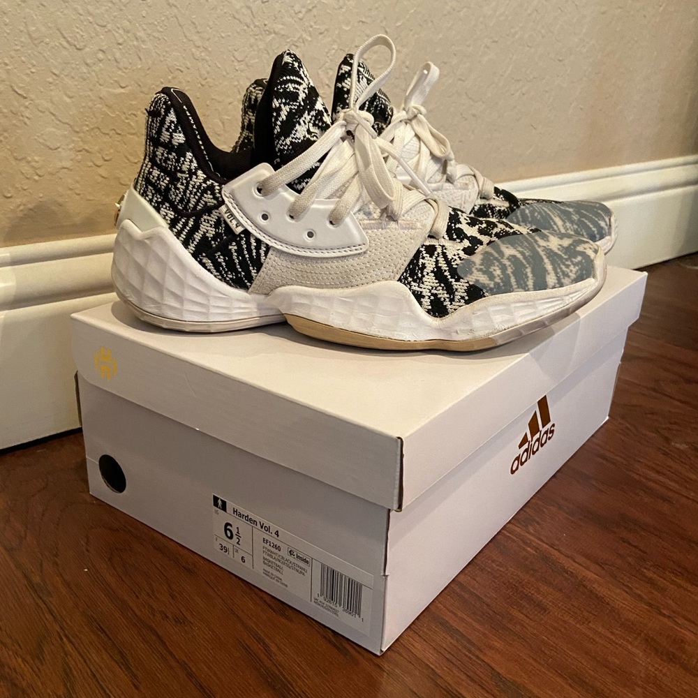Adidas Hardy Vol 4 Men’s Basketball Shoes